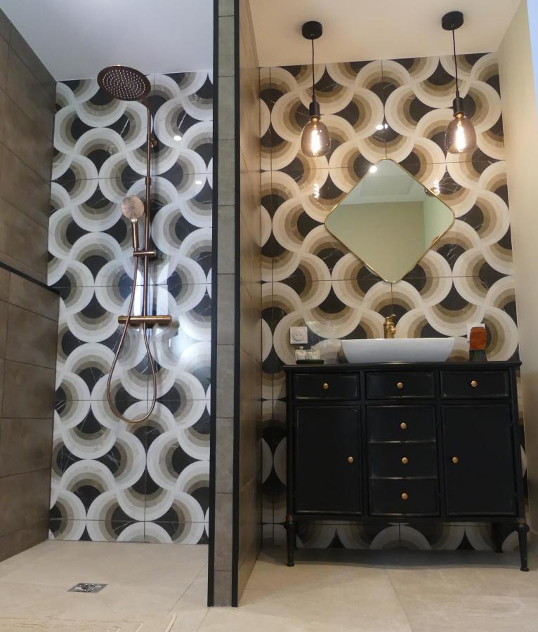 Le Predaiou Bed & Breakfast La Garde Adhemar Bagian luar foto